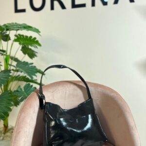 ليلي صغير اسود